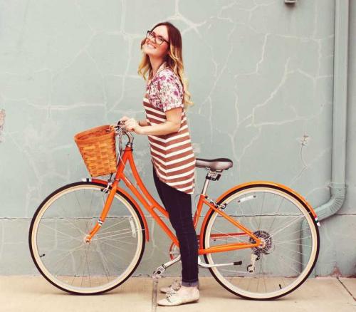 Велосипед – стильный аксессуар для создания модного образа среди уличных трендов