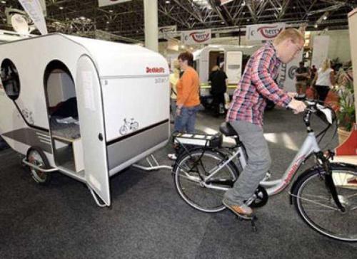 Велосипедный дом на колёсах - новый способ путешествовать без границ и с лицом, полулёжа на комфортном диване!
